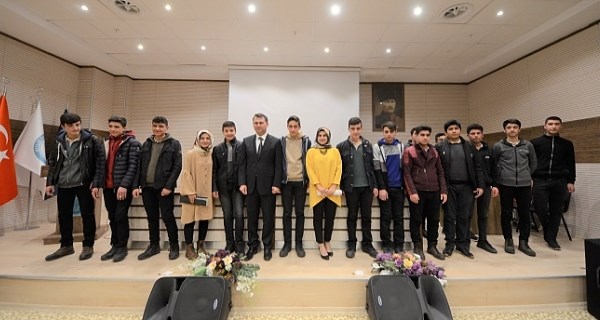 BEÜ'de Mehmet Akif Gençlik ve Millet Paneli düzenlendi