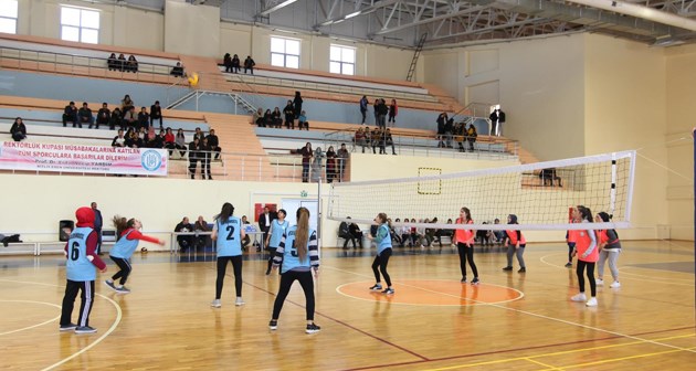 BEÜ'de Rektörlük Kız Öğrenci Spor Turnuvası Başladı