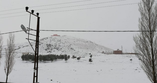 Bitlis, Tatvan ve Ahlat ilçelerinde kar yağışı başladı