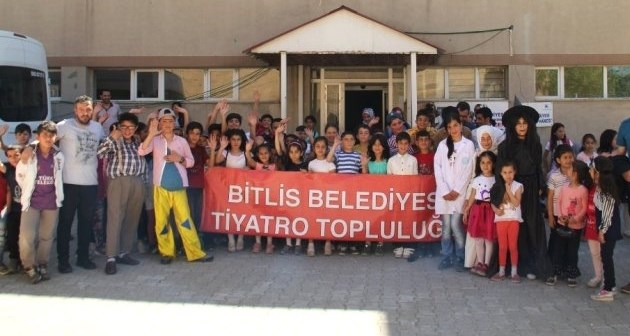 Bitlis Belediyesi, çocukları tiyatro ile buluşturdu
