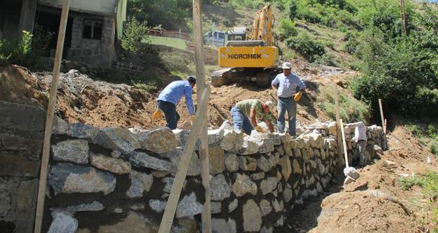Bitlis Belediyesi'nden yol genişletme çalışmaları