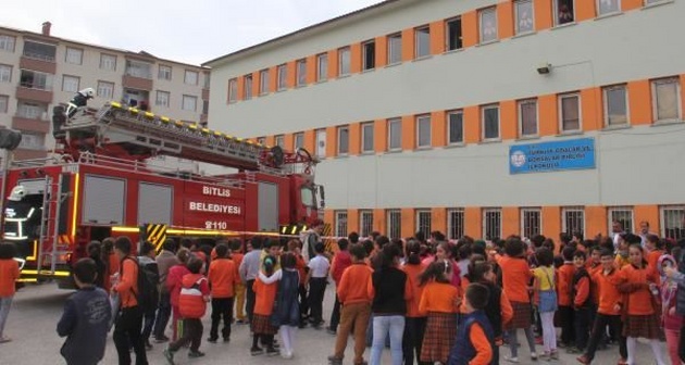Bitlis Belediyesi tarafından TOBB Okulunda yangın tatbikatı