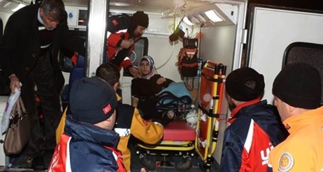 Bitlis'e bağlı Tabanözü köyünde hasta kurtarma operasyonu