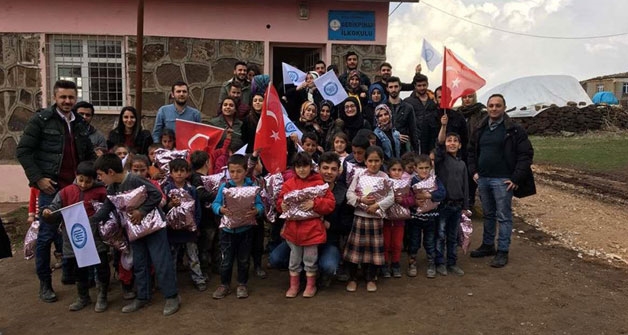 Bitlis Eren Üniversitesi Öğrencilerinden Köy Çocuklarına Destek