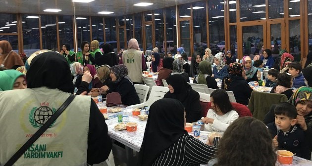 Bitlis İHH'dan yetimler yararına iftar programı
