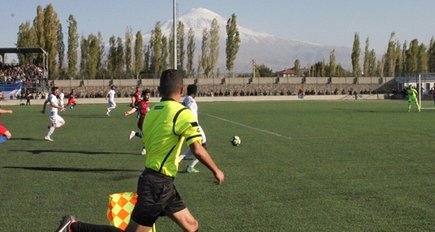 Bitlis'li futbol hakemlerimizin performansı artıyor