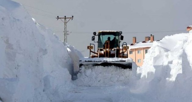 Bitlis'te 150 köy yolu kardan kapandı