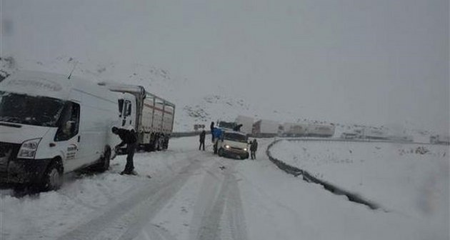 Bitlis'te 174 köy yolu ulaşıma kapalı