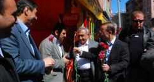 Bitlis'te Ak Parti Sevgi ve Barış Yürüyüşü Düzenledi