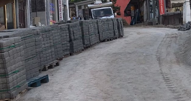 Bitlis'te alt yapısı biten yollar yenileniyor
