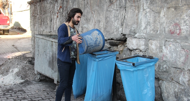 Bitlis'te çöpler poşetlerle toplanmaya başlandı