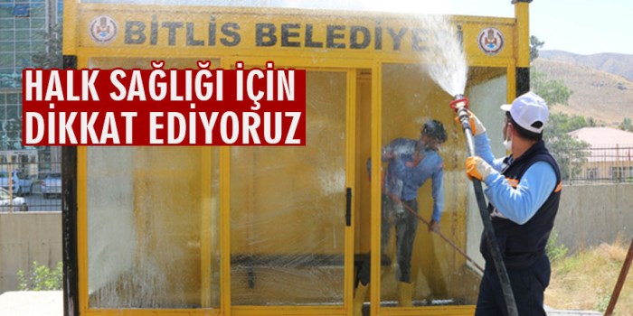 Bitlis'te duraklar yıkanıp dezenfekte edildi