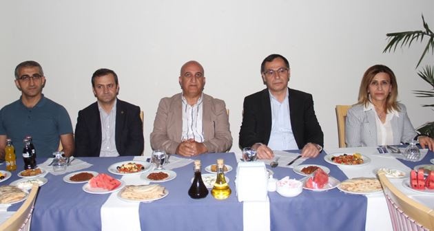 Bitlis'te Eczacılar iftar yemeğinde bir araya geldi