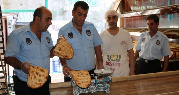Bitlis'te ekmek fırınlarında gramaj denetimi yapıldı