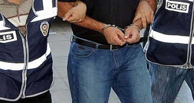 Bitlis'te hırsızlık yaptığı iddiasıyla gözaltına alınan 2 kişiden 1'i tutuklandı