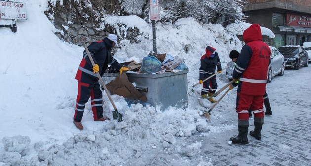 Bitlis'te işçilerinin zorlu kış mesaisi