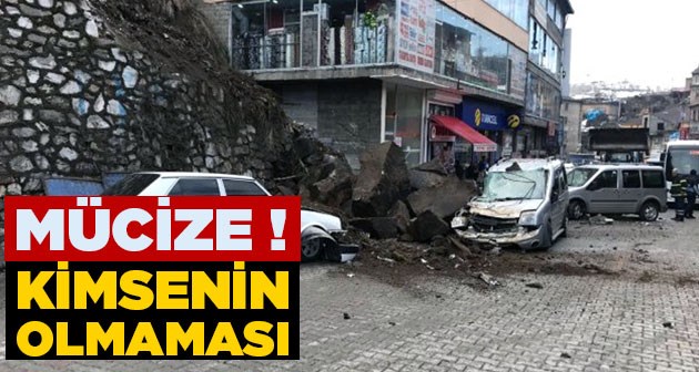 Bitlis'te kaya parçaları düştü kimsenin olmaması büyük bir faciayı önledi