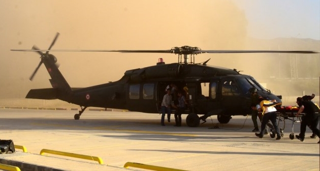 Bitlis'te kayalıklardan düşen çoban için Askeri helikopter havalandı