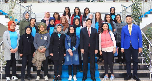 Bitlis'te lise öğrencilerinden BEÜ'ye ziyaret