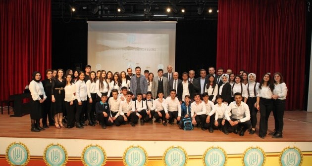 Bitlis'te öğrenciler tarafından resim sergisi ve konser