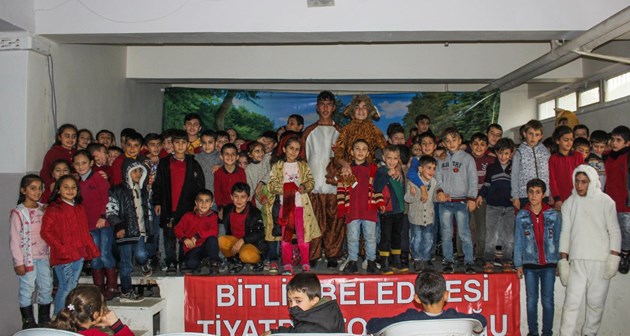 Bitlis'te Ormandaki Dostluk Oyunu Sahnelendi