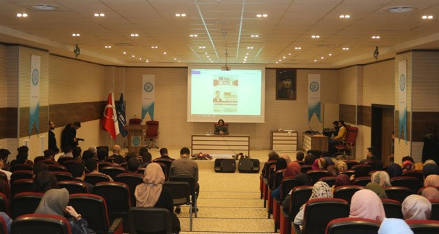 Bitlis'te Sosyal Medya Ahlakı konferansı