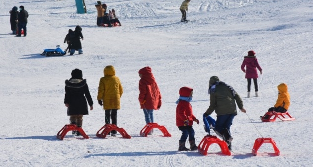 Bitlis'te yetim çocuklar için kış şenlikleri düzenlendi