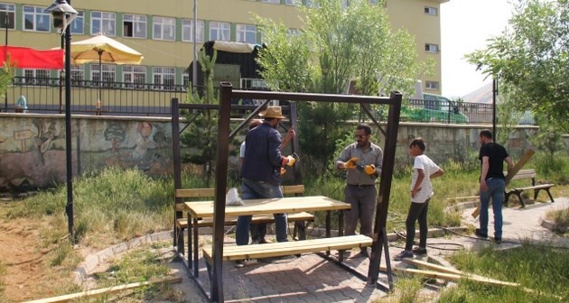 Bitlis'teki parklarda temizlik ve bakım çalışması