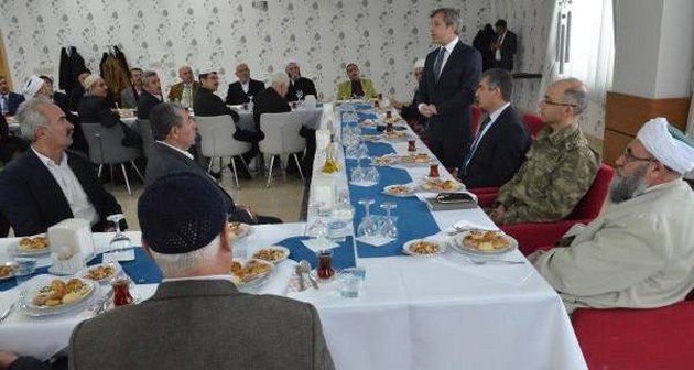 Bitlis Valisi Ahmet Çınar kanaat önderleri ile bir araya geldi