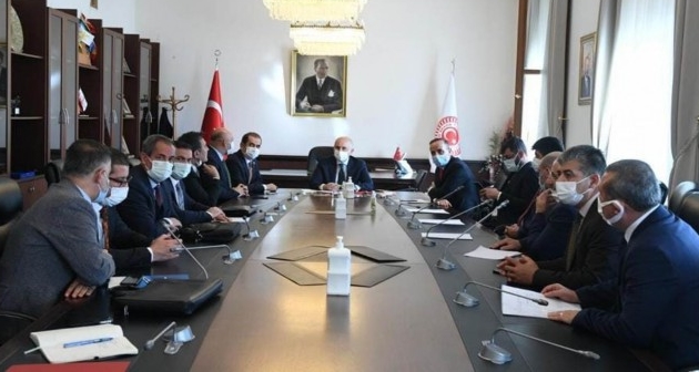 Bitlis ve İlçe Belediye Başkanları Bakan Karaismailoğlu’nu ziyaret etti