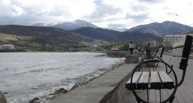 Bitlis ve İlçelerinde yüksek kesimlere kar yağdı
