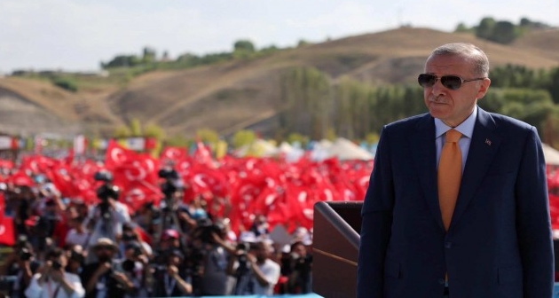 Cumhurbaşkanı Erdoğan, Malazgirt Zaferi'nin 951. Yıl Dönümünde Ahlat'ı Ziyaret Etti