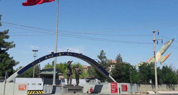 Diyarbakır'daki askeri üssün içindeki banka soyuldu!