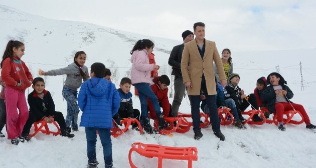 Düşünce Akademisinden Bitlis’teki çocuklara kızak