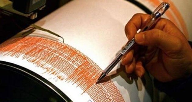 Endonezya'da 6.9 büyüklüğünde deprem