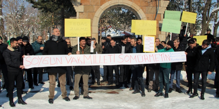Güroymak’ta halk elektrik ve doğalgaz zamlarını protesto etti
