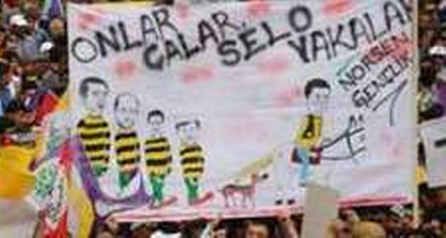 HDP Bitlis Mitinginde Dikkat Çeken Pankartlar