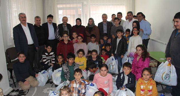 İhh Bitlis'teki 386 yetim çocuğu giydirdi