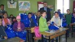 Köy Okullarına Giyim Yardımı Yapıldı
