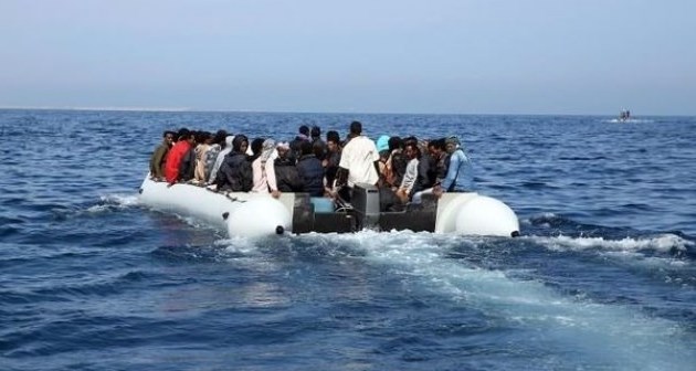 Libya açıklarında batan 2 gemide 339 göçmen can verdi