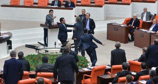 Meclis’te AK Parti ile CHP’liler arasında gerginlik