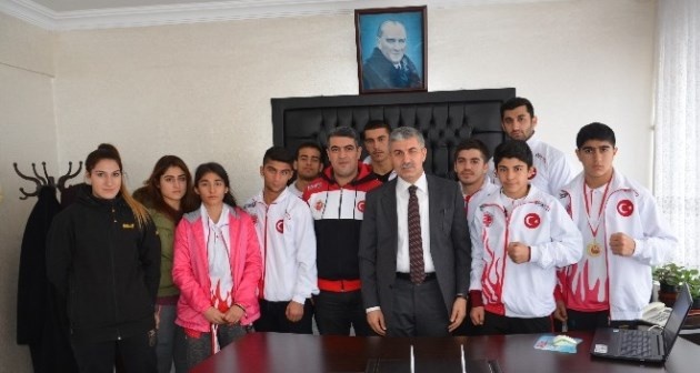 Muaythai sporcularından Başkan Aksoy'a ziyaret