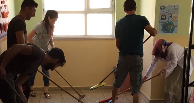 Özkavak Köy Okulunda Öğretmenlerden hummalı temizlik çalışması