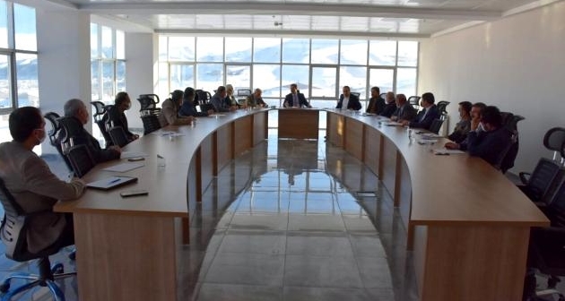 Tatvan Belediye Başkanı Geylani birim amirleri ile toplantı yaptı