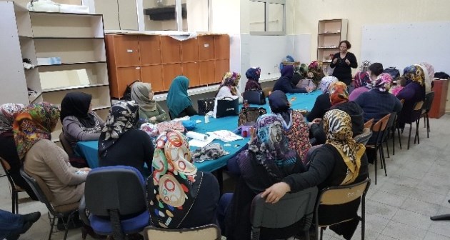 Tatvan Belediyesi'nden kadın kursiyerlere girişimcilik semineri