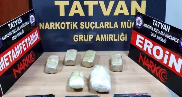 Tatvan'da 3 şüphelinin üst aramasında uyuşturucu ve silah ele geçirildi