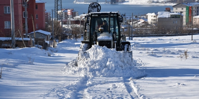 Tatvan'da kar temizleme çalışmaları devam ediyor