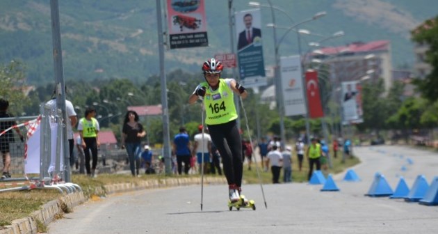 Tatvan’da Tekerlekli Kayak Türkiye Şampiyonası yapıldı