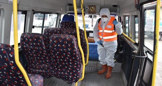 Tatvan’da toplu taşıma araçları dezenfekte ediliyor