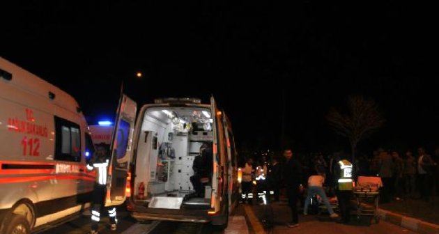 Tatvan'da trafik kazası meydana geldi 4 kişi yaralandı